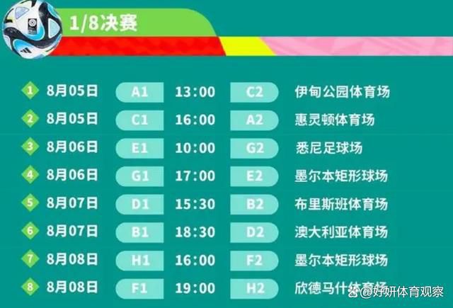 车外产生了疯狂的变故，而车里的他几近绝不关心，车里车外两个世界构成了光鲜的对照。